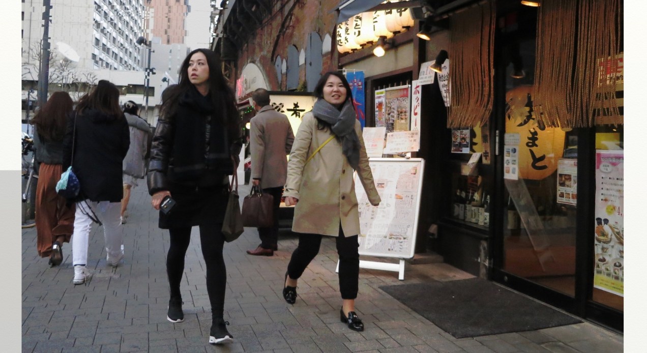 5988 shinbashi 3-23 two women ped.jpeg