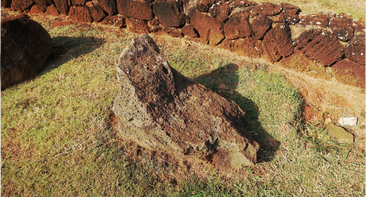 1038 kauai rock 2018.jpeg